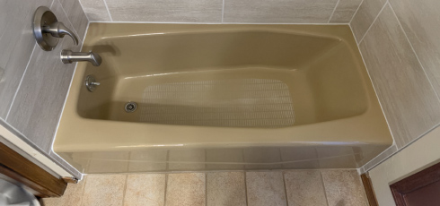 Bathtub Refinishing Services Before